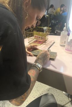 Student Amy Meets JAMIE GENEVIEVE At HBeauty Carnival GlamCandy